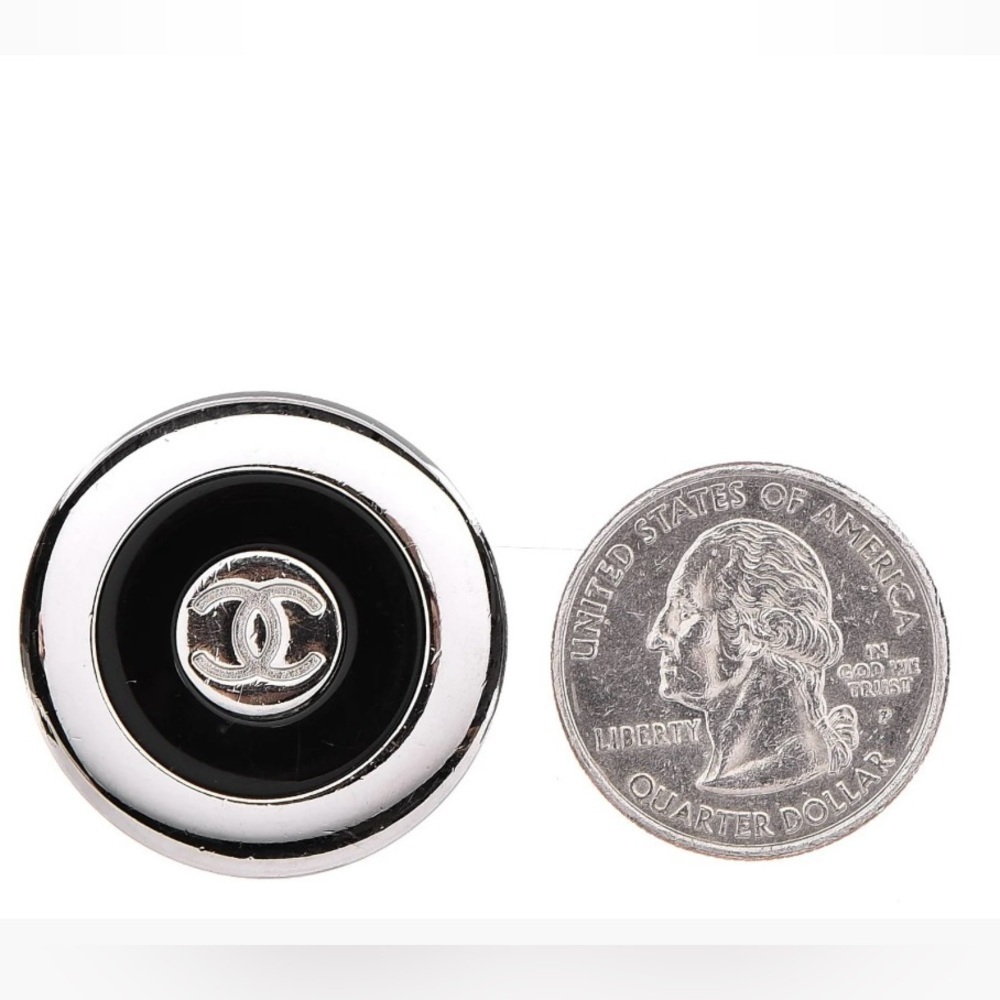 CHANEL Enamel CC Round Clip-On Earrings - Picture 4 of 11